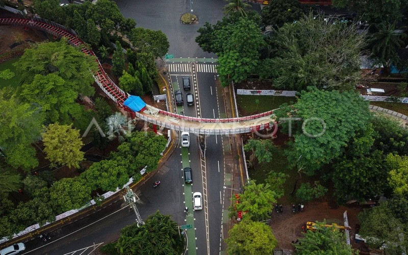 Jembatan Penyebrangan Orang ( JPO ) Jakarta Selatan
